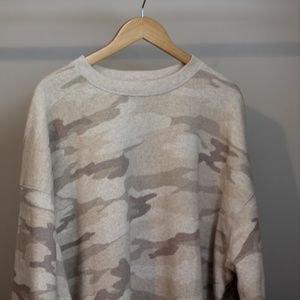NWT American Eagle Camo Crewneck